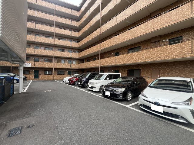 令和６年１月リフォーム完了●即入居可能●東向きの３ＬＤＫ●収納スペース充実●グラン・ドムール宇治木幡の駐車場|駐車場