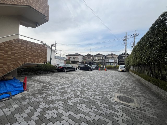 令和６年１月リフォーム完了●即入居可能●東向きの３ＬＤＫ●収納スペース充実●グラン・ドムール宇治木幡の駐車場|駐車場