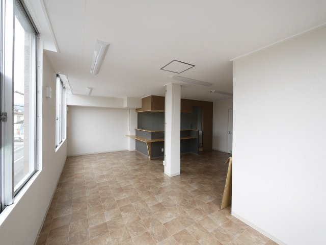 桜井もちの木ビルの内装