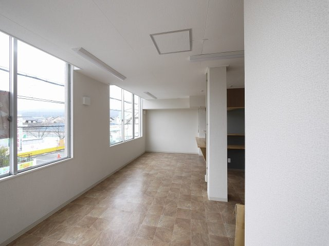 桜井もちの木ビルの内装