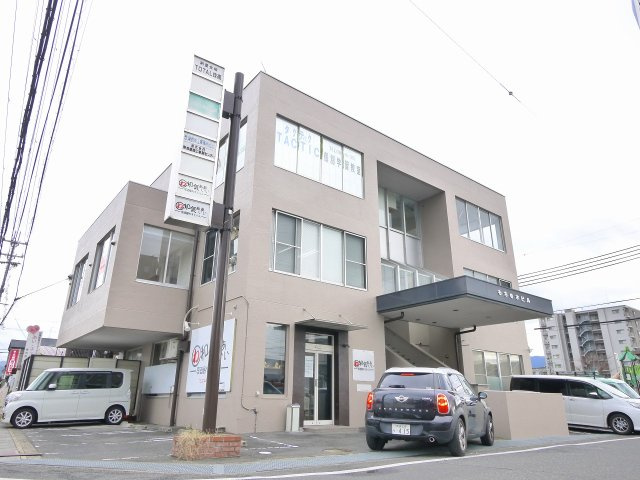 桜井もちの木ビルの外観