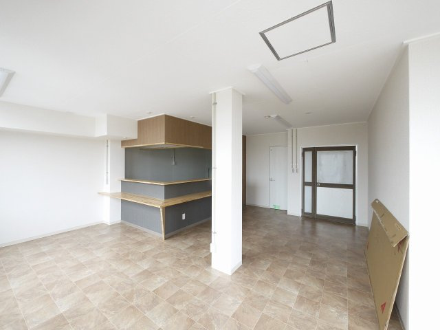 桜井もちの木ビルの内装