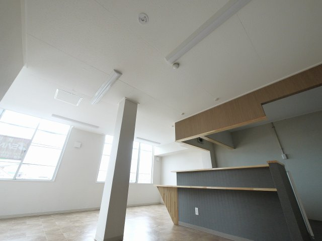 桜井もちの木ビルの内装