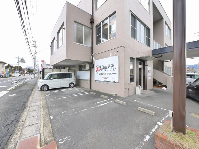 桜井もちの木ビルの駐車場