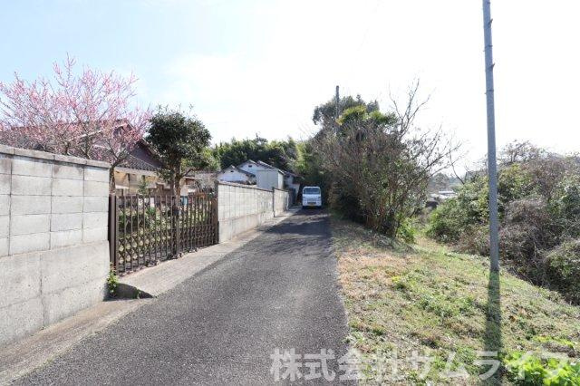 【前面道路含む現地写真】 | 嘉麻市漆生　更地渡し建築条件無し143坪土地