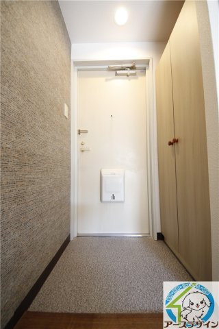 石本ビルの玄関