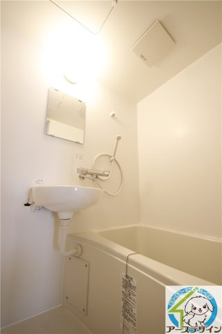 石本ビルの浴室