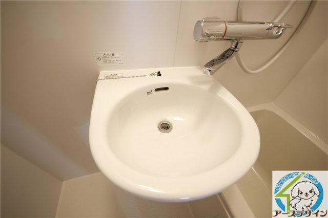 石本ビルの洗面所