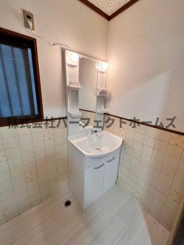 野村中町戸建　賃貸の独立洗面台|独立洗面台で身支度をすべて済ませてしまいましょう