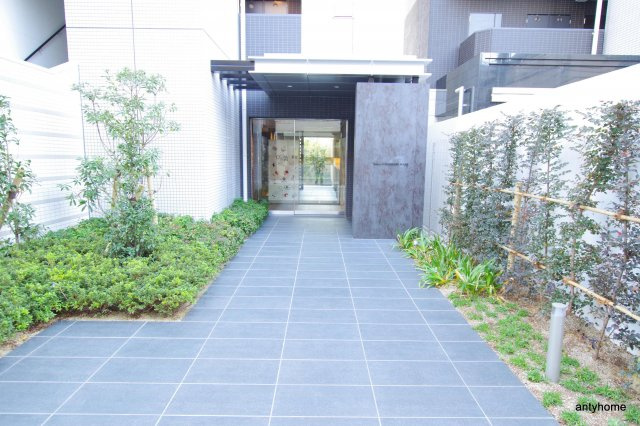 レジュールアッシュ京橋クロス　仲介手数料無料のエントランス