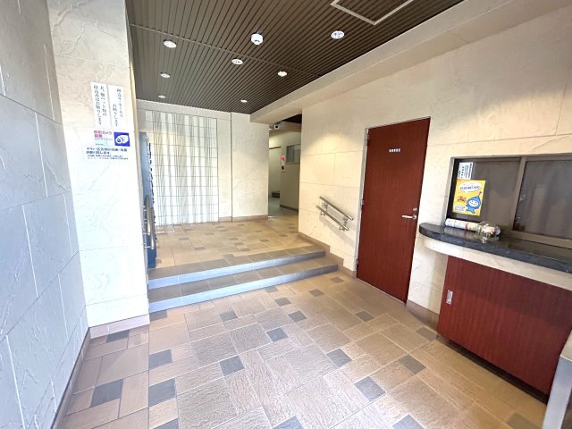 京阪本線『中書島』駅まで徒歩３分■８階部分の南西角住戸■眺望・陽当たり良好■３ＬＤＫ■ユニハイム伏見のエントランス|エントランス