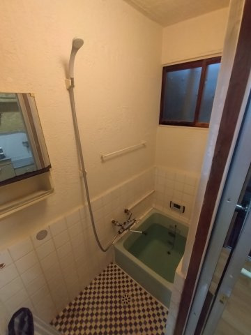 堺市堺区三宝町３丁のアパートの浴室