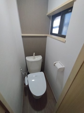 堺市堺区三宝町３丁のアパートのトイレ