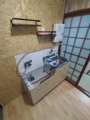 堺市堺区三宝町３丁のアパートのキッチン