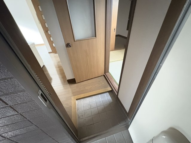 ハイツセイハの玄関