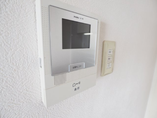 安心のモニター付きインターホン