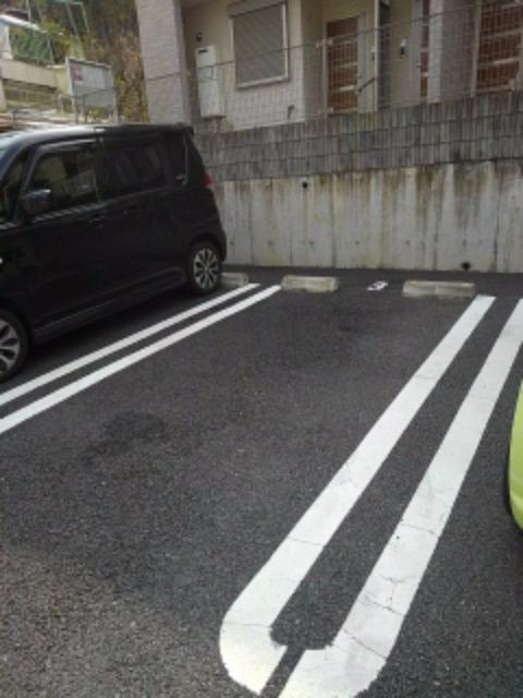 マーレエモンティ1の駐車場