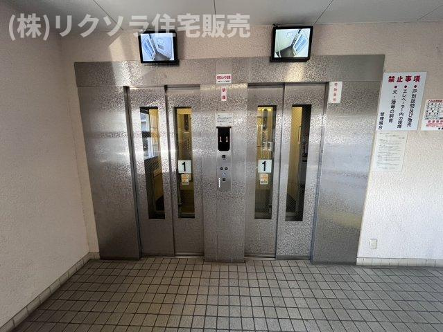 寝屋川サンハイツB棟のその他共用部分|エレベーター二基
■物件内覧・資金計画相談・住宅ローン相談、お問合せ受付中■
※当日・翌日のご内覧、ご相談はお電話でのお問合せがスムーズです！