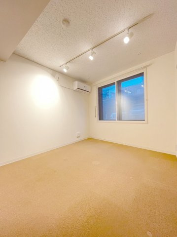 「防音マンション」ラシクラス中板橋の洋室|居室は防音床、防音壁、防音天井となっており、コンクリートの厚みは１８０㎜と、まさに楽器を演奏するためにつくられた24時間楽器演奏可能の防音室です（※同シリーズの室内写真です）