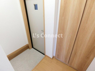 【玄関】 | 花みずきⅡ | 背の高い下駄箱で靴も収納できます。