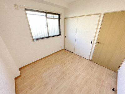 【洋室】 | ロイヤルハイツ一津屋