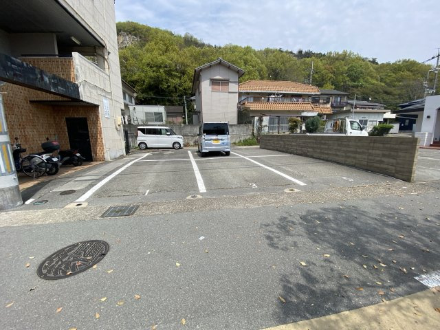 高砂竜山ビルの駐車場