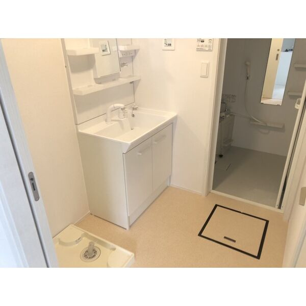 ソワサントゥ ディス長田町Cの独立洗面台