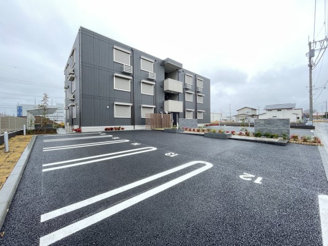 コンフォルトの駐車場