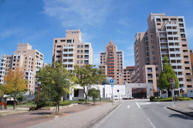 【外観】 | 三田カルチャータウン・リフォレＡ棟　関学男子シェアハウス101号室 | 落ち着いた雰囲気の外観です