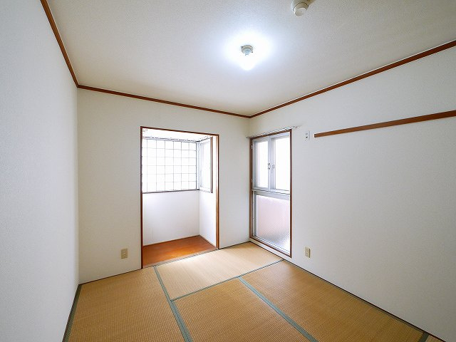 シティパレス三条大宮Ｐ２の和室|和室があれば、来客や子供用のスペースとして活躍します