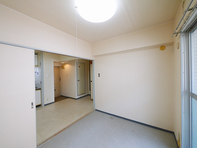 シティパレス三条大宮Ｐ２の洋室|広々とした洋室です