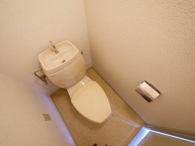 シティパレス三条大宮Ｐ２のトイレ|落ち着いたトイレです