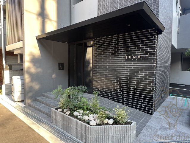 SUMMIT南森町のエントランス