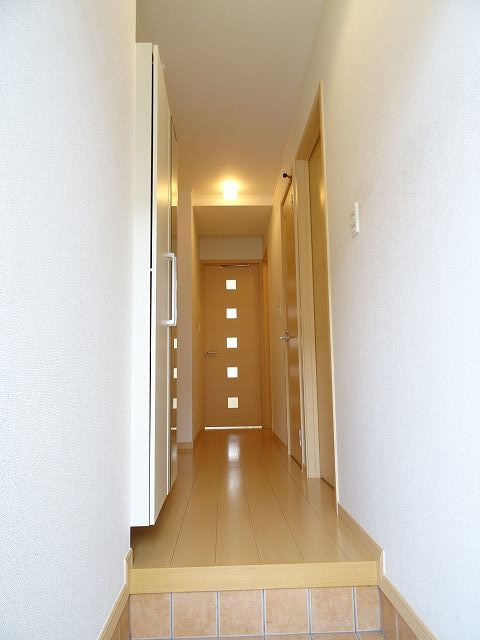 アンセストラルAの玄関