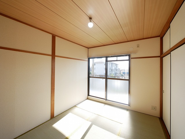 マンション田村の寝室|日本らしい落ち着いた雰囲気の和室です