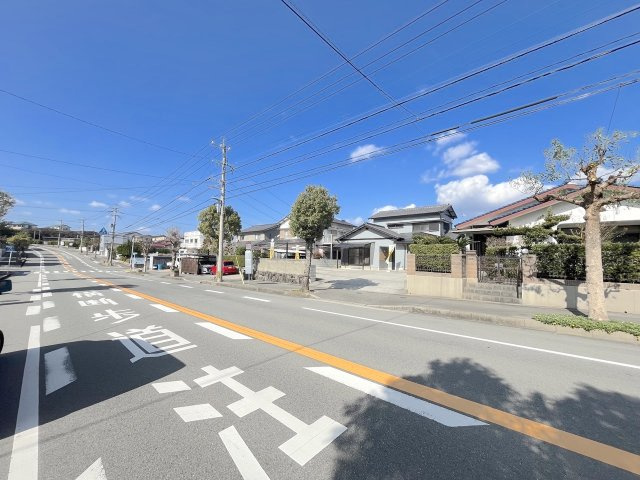 宗像市葉山１丁目戸建ての前面道路含む現地写真