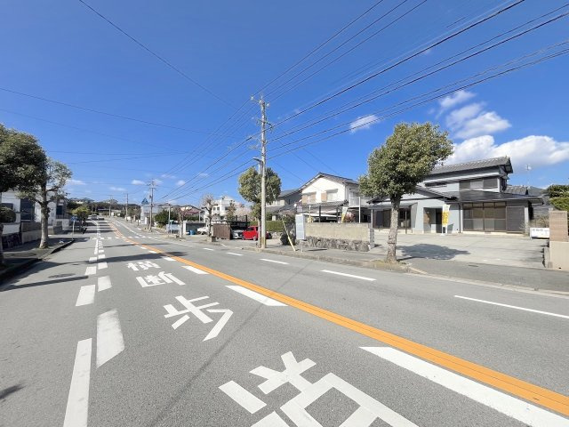 宗像市葉山１丁目戸建ての前面道路含む現地写真