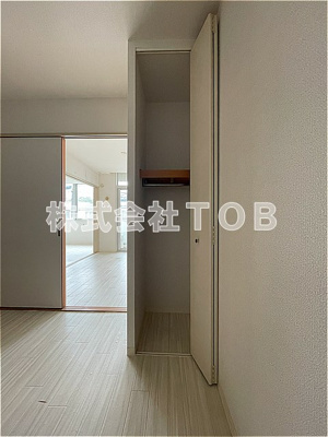 【収納】 | クレールコート芦花公園 | 洋室６帖②収納※クリーニング中の写真※