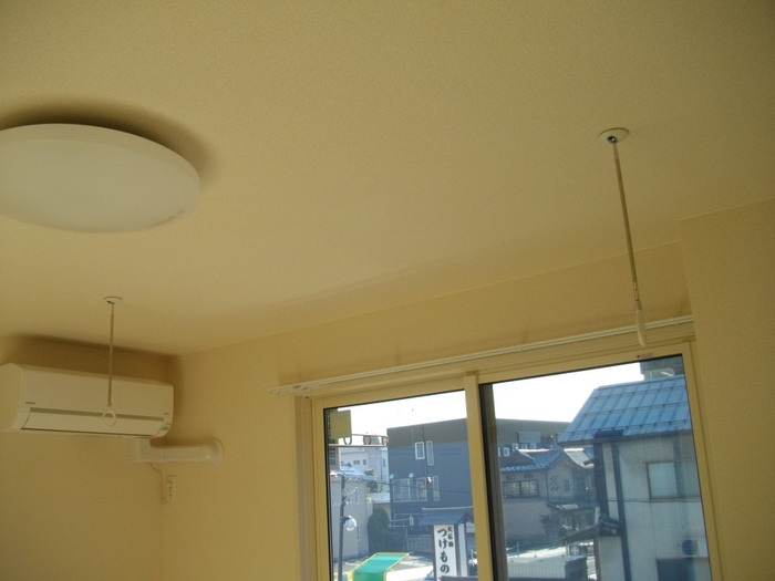 美麗・十日町の洋室|室内物干金物