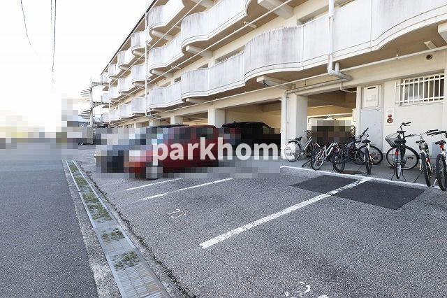 島谷グランドハイツの駐車場|駐車スペースもあります