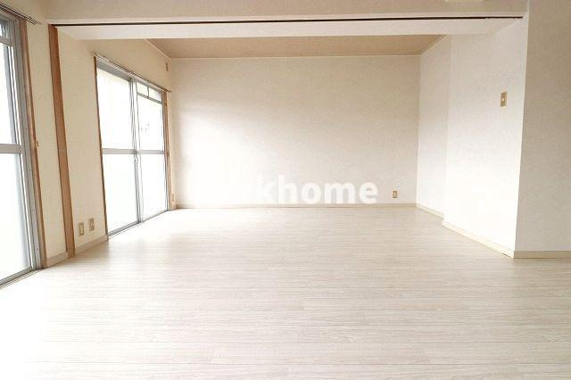 島谷グランドハイツの居間・リビング|こちらの居間で趣味の時間をお楽しみください