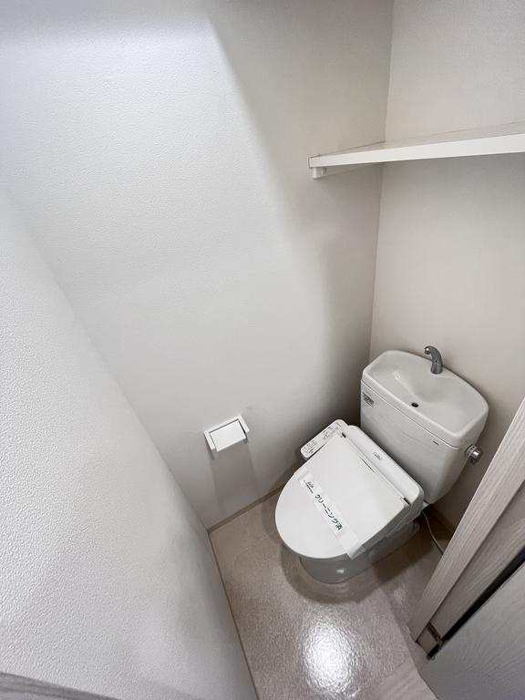 大阪市城東区野江２丁目の賃貸マンションのトイレ