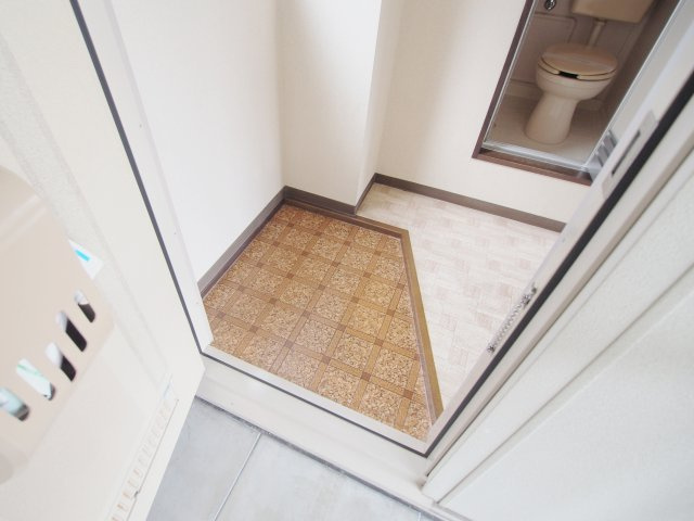 ハイツLAの玄関