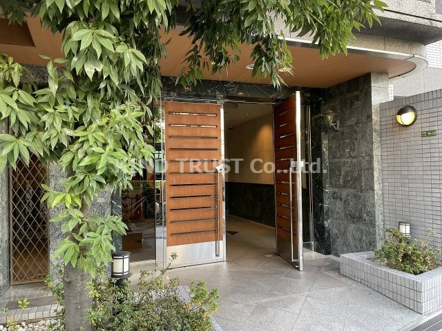 ランドマークシティ梅田東のエントランス|建物の内部です