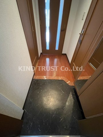 ランドマークシティ梅田東の玄関|収納もある玄関です