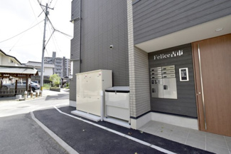 【エントランス】 | 敷地内にゴミ置場がありゴミ捨ても楽々です。