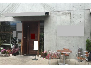 大津市粟津町の店舗一部のエントランス