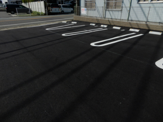 フィレール　デュ　トラジャⅦの駐車場