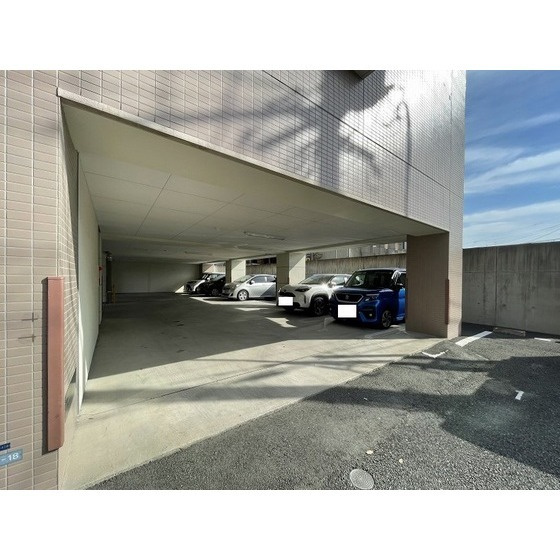 熊本市中央区九品寺４丁目の賃貸マンションの駐車場