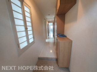 【玄関】 | アズックヒル尼崎 | 玄関にはシューズBOXも設けられております♪たくさんの靴もスッキリ収納できますね(^^)